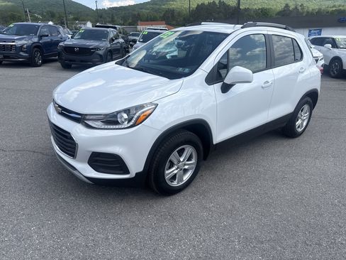 Used 2022 Chevrolet Trax LT w/ LT Convenience Package AWD/4WD image 8
