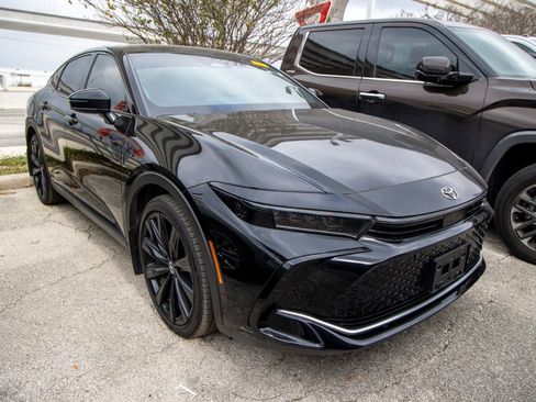 Certified 2026 Toyota Crown Nightshade image 5