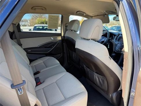 Used 2017 Hyundai Santa Fe SE image 10