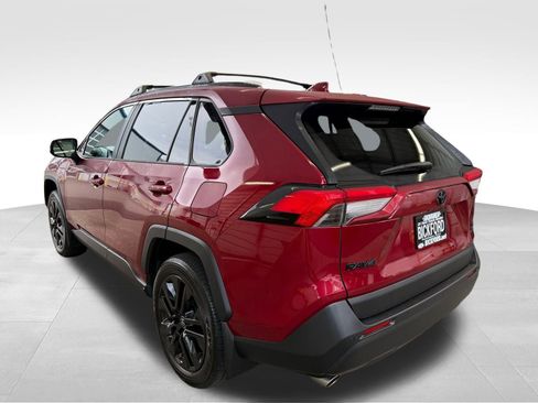 Used 2022 Toyota RAV4 XLE Premium image 9