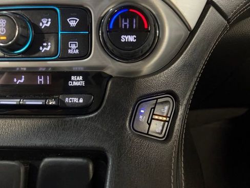 Used 2019 GMC Yukon XL SLT image 15