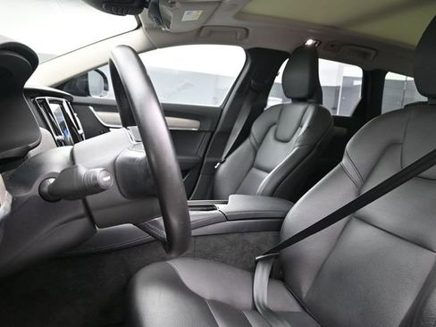 Used 2021 Volvo V90 T6 Cross Country w/ Advanced Package image 10