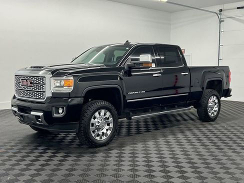 Used 2018 GMC Sierra 2500 Denali w/ Duramax Plus Package AWD/4WD image 1