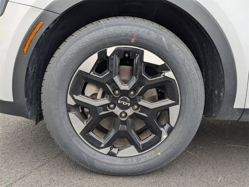 Used 2024 Kia Sorento S image 14