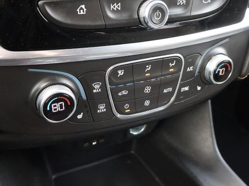 Used 2019 Chevrolet Traverse LT image 24