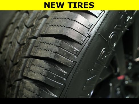 Used 2023 GMC Sierra 1500 SLT w/ SLT Convenience Package image 9