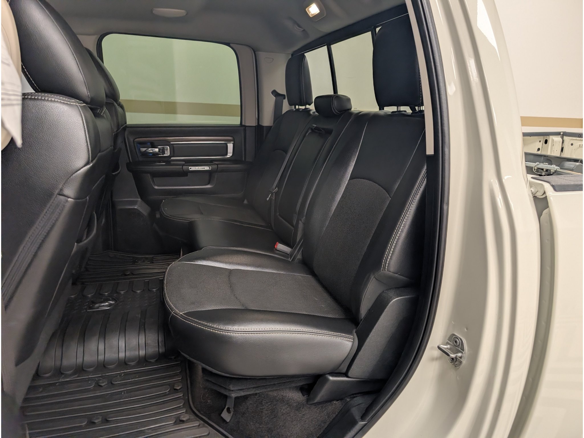 Used 2017 RAM 3500 Laramie AWD/4WD image 15