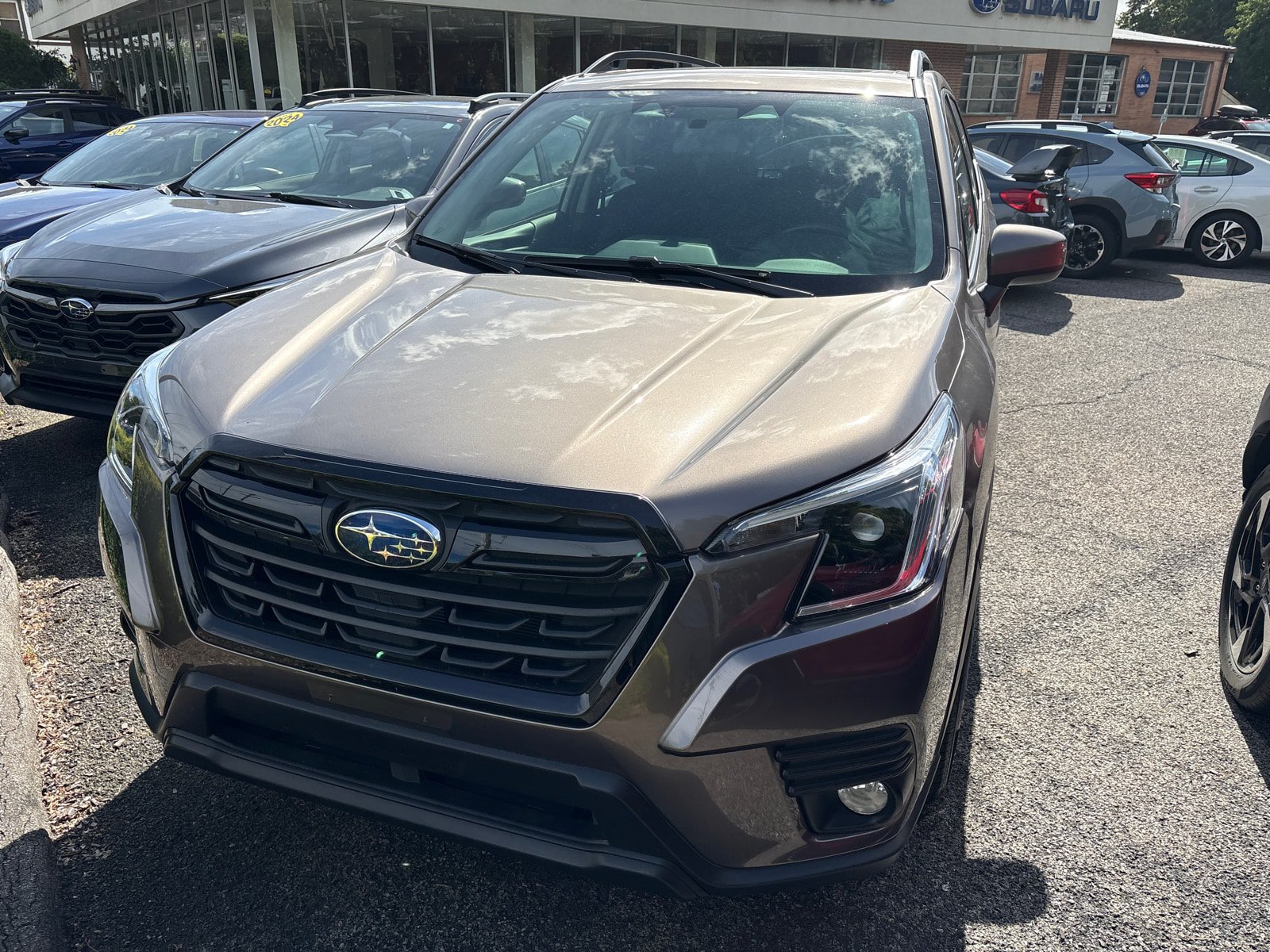 Used 2023 Subaru Forester Premium AWD/4WD image 2