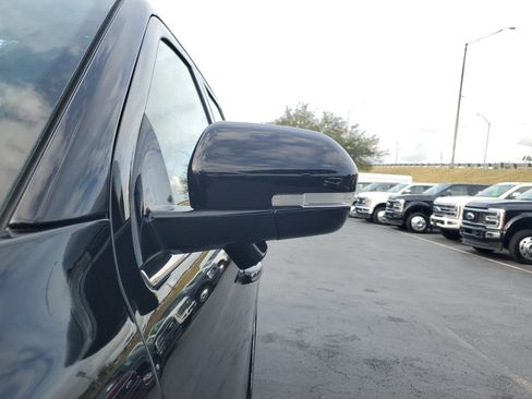 Used 2024 Ford Expedition Limited image 4