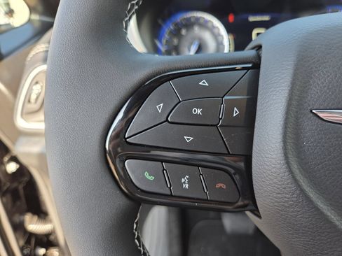 New 2026 Chrysler Pacifica Limited w/ Uconnect Theater Family Group FWD image 20