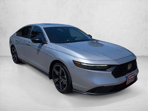Used 2025 Honda Accord Sport image 3