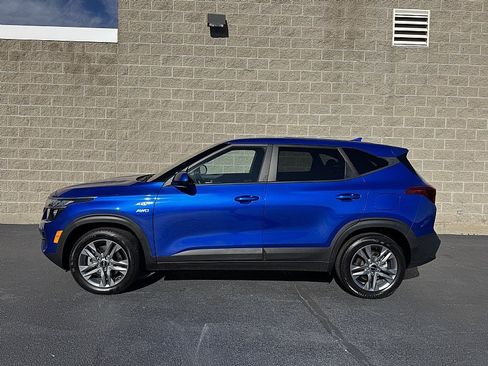 Used 2023 Kia Seltos LX AWD/4WD image 7