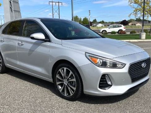 Used 2019 Hyundai Elantra GT w/ Style Package 02 FWD image 2