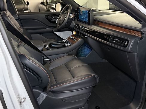 New 2026 Lincoln Aviator Black Label w/ Black Label Special Edition image 10