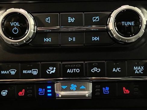 Used 2024 Ford F250 Lariat w/ Lariat Ultimate Package AWD/4WD image 39