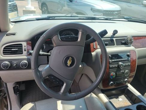 Used 2014 Chevrolet Suburban LT w/ Luxury Package AWD/4WD image 13