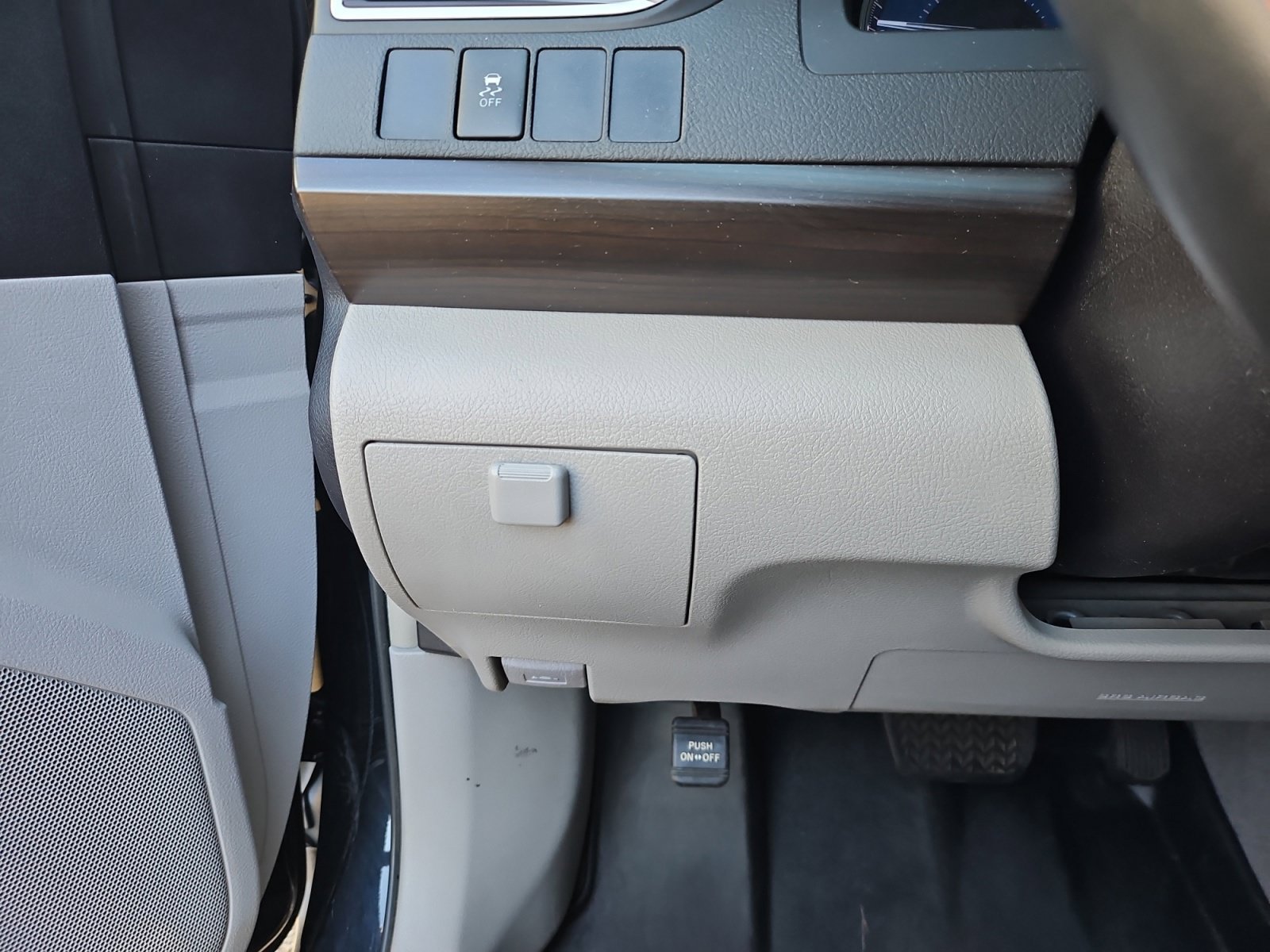 Used 2015 Toyota Camry XLE FWD image 31