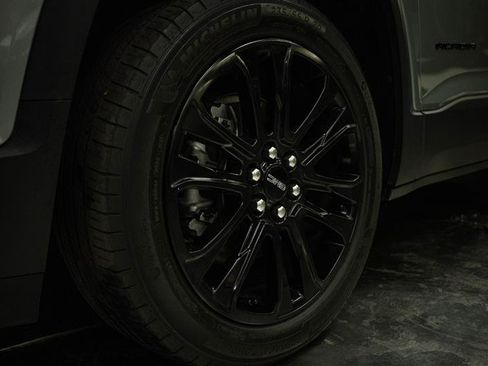 Used 2023 GMC Acadia SLT w/ Elevation Edition AWD/4WD image 3