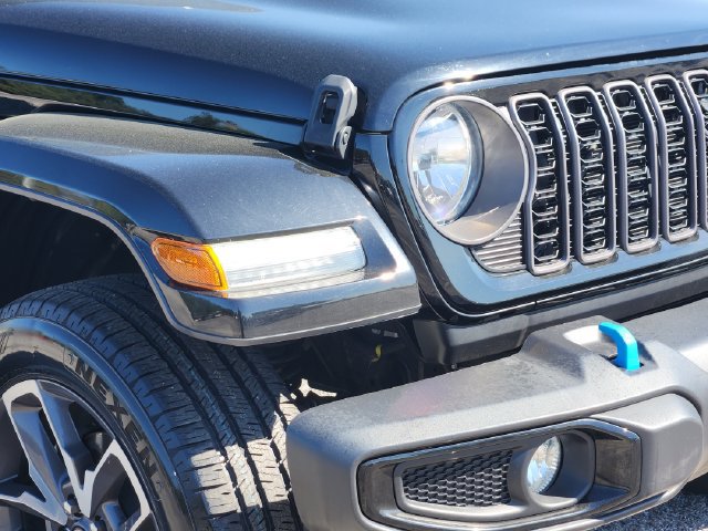 Used 2024 Jeep Wrangler Unlimited w/ Convenience Group AWD/4WD image 8