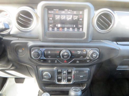 Used 2021 Jeep Wrangler Unlimited Sahara AWD/4WD image 14