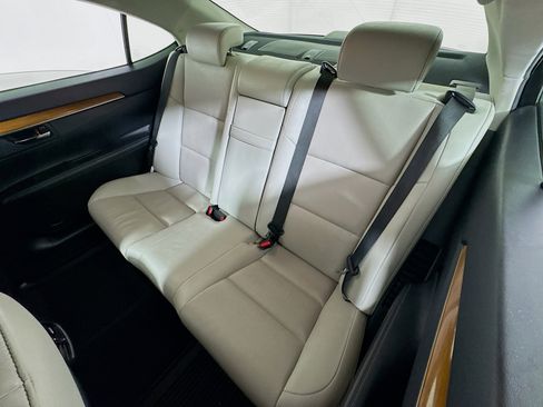 Used 2014 Lexus ES 300h w/ Premium Package w/Bamboo Trim image 22