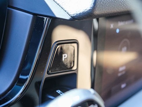 Used 2025 Porsche Cayenne image 19