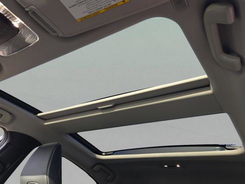 Used 2025 Toyota Prius XLE image 18