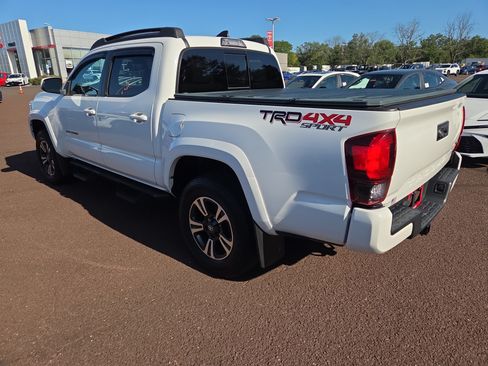 Certified 2019 Toyota Tacoma TRD Sport AWD/4WD image 5