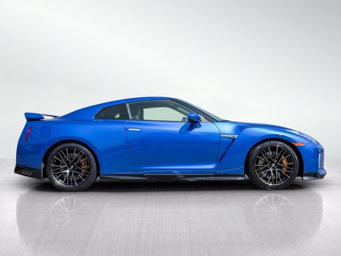 Used 2023 Nissan GT-R Premium AWD/4WD image 6