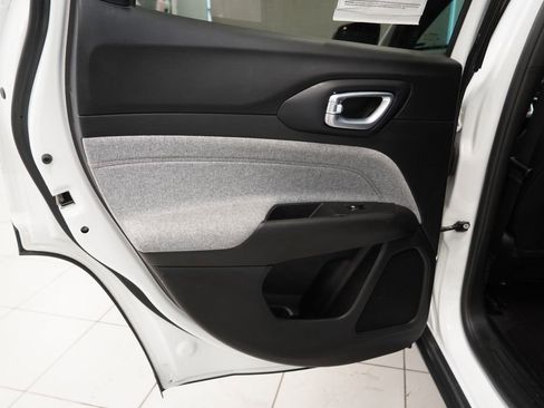Used 2023 Jeep Compass Latitude AWD/4WD image 24
