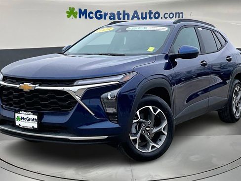 Used 2024 Chevrolet Trax LT w/ LT Convenience Package image 3