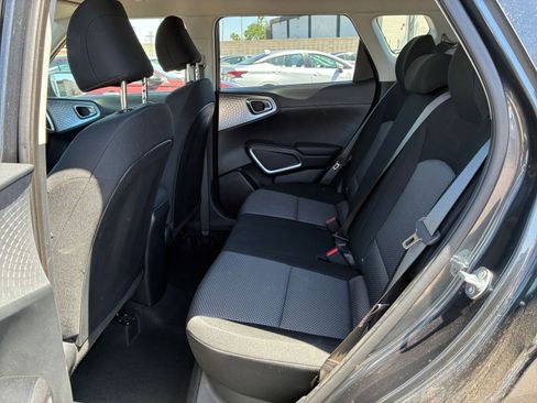 Used 2025 Kia Soul LX w/ LX Technology Package FWD image 23