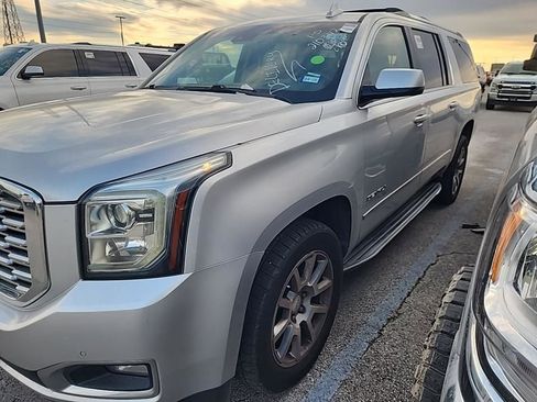 Used 2019 GMC Yukon XL Denali image 2
