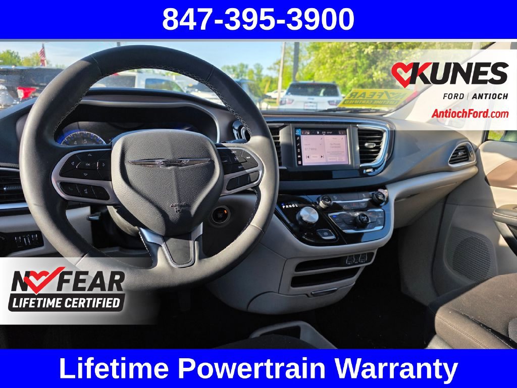 Used 2023 Chrysler Voyager LX FWD image 19