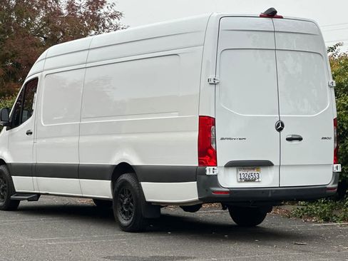 Used 2023 Mercedes-Benz Sprinter 2500 image 5