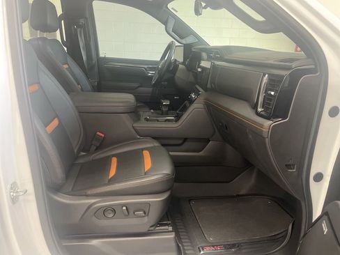 Used 2025 GMC Sierra 1500 AT4 w/ AT4 Premium Package AWD/4WD image 37