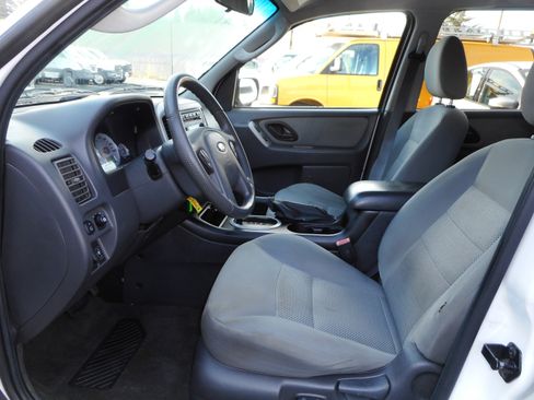 Used 2005 Ford Escape 4WD Hybrid image 12