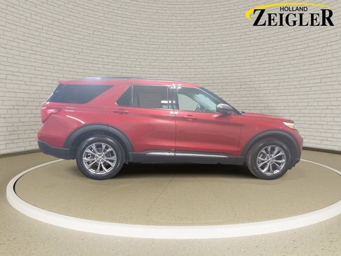 Used 2023 Ford Explorer XLT w/ Equipment Group 202A AWD/4WD image 4