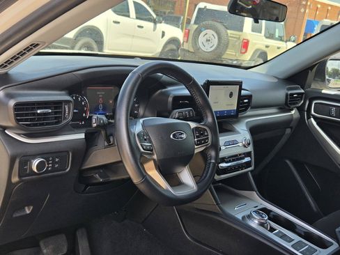 Used 2021 Ford Explorer XLT RWD image 13