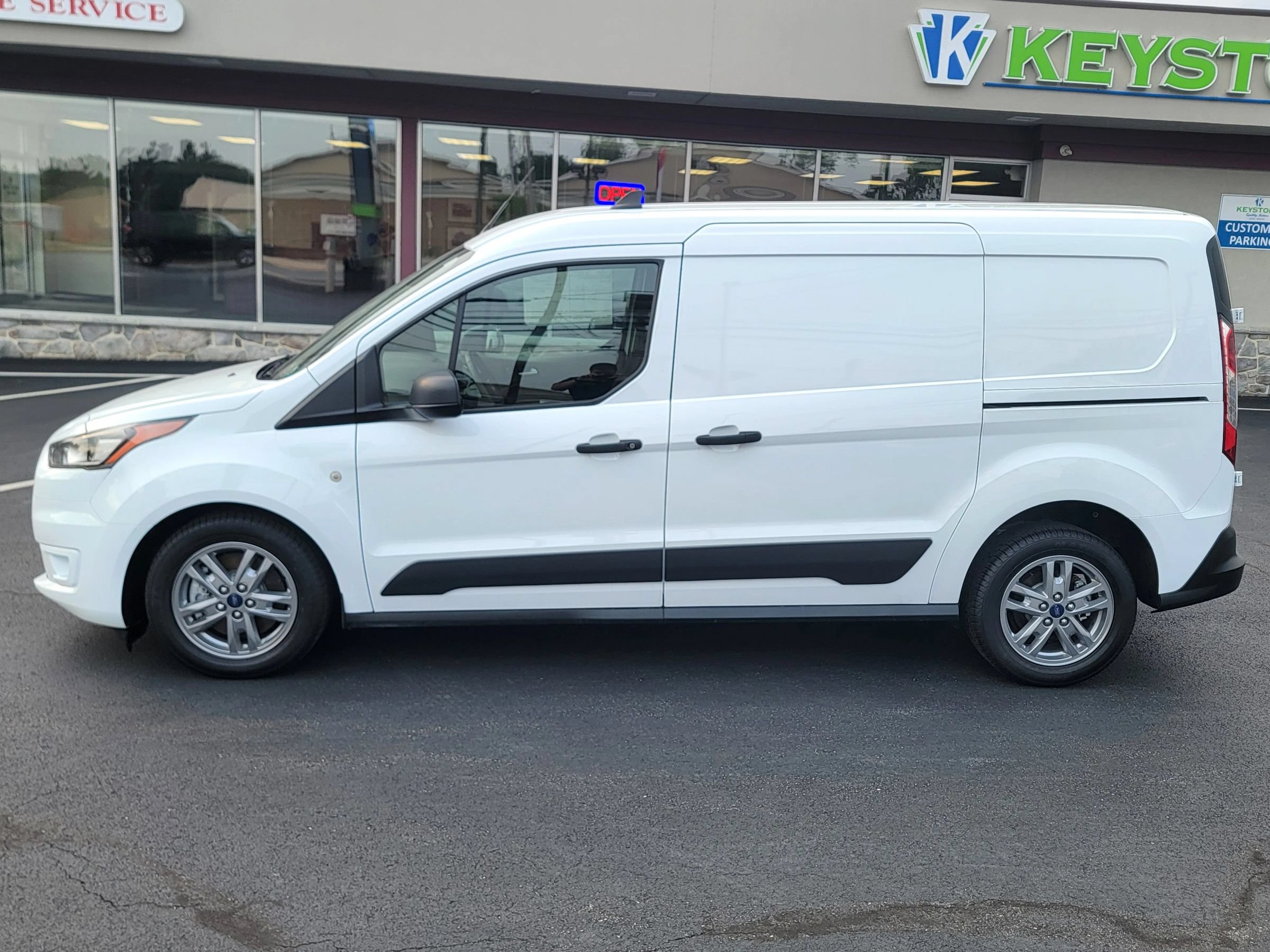 Used 2023 Ford Transit Connect XLT FWD image 8
