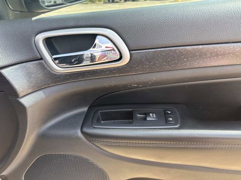 Used 2018 Jeep Grand Cherokee Laredo image 14