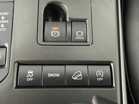 Used 2021 Toyota Highlander XLE AWD/4WD image 24