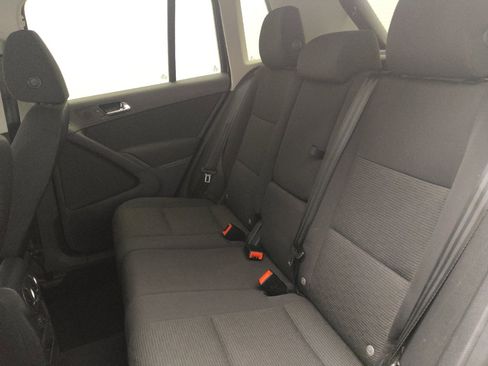 Used 2017 Volkswagen Tiguan Limited w/ Premium Package image 18