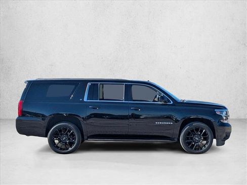 Used 2018 Chevrolet Suburban LT image 4