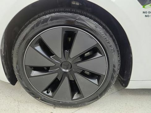 Used 2025 Tesla Model 3 Long Range AWD/4WD image 76