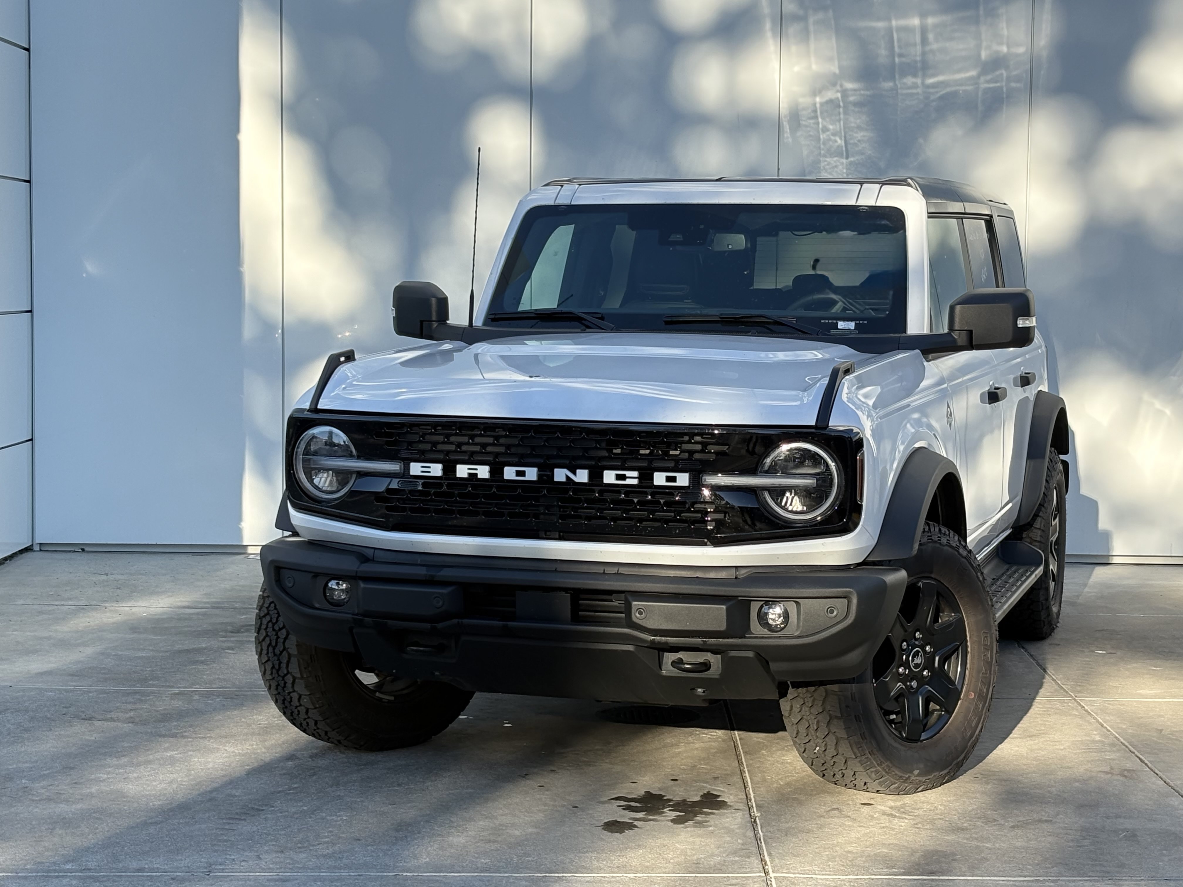 Used 2025 Ford Bronco Outer Banks AWD/4WD image 1