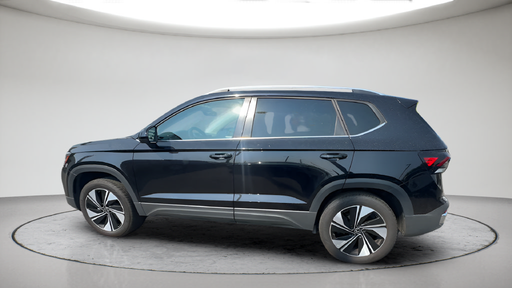 Used 2025 Volkswagen Taos SE AWD/4WD image 17