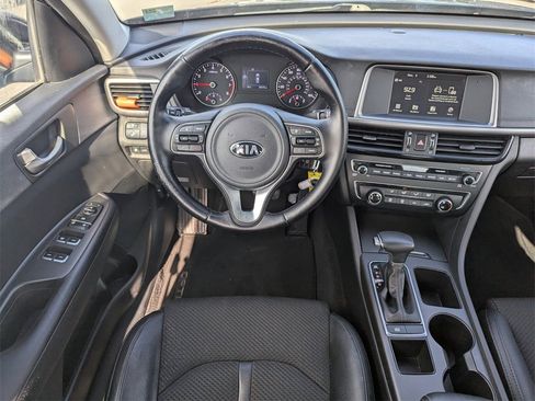 Used 2018 Kia Optima S image 14