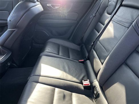 Used 2019 Volvo S60 T6 R-Design image 17