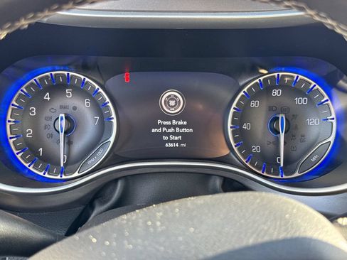Used 2023 Chrysler Pacifica Touring-L FWD image 25
